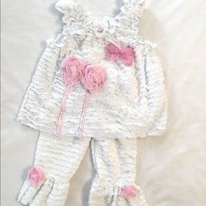 Cachcach outfit 18 month outfit. Ruffles!